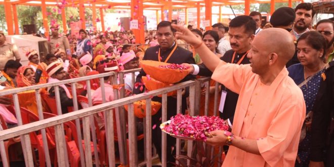 योगी कर दिए दो बड़े एलान, सामूहिक विवाह योजना में 1001 जोड़ों को दिया आशीर्वाद
