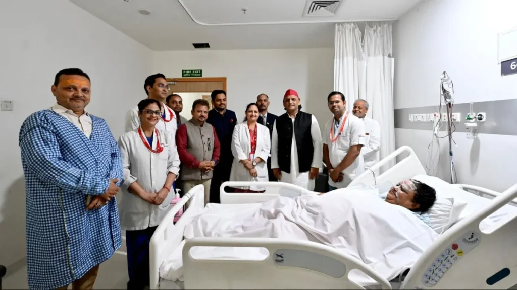 akhilesh-yadav-meets-bjp-mla-anupama-jaiswal-1777371599