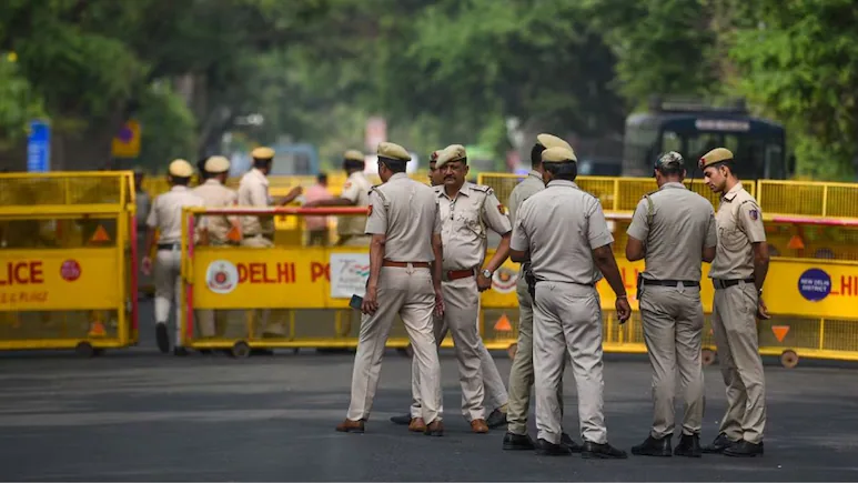 7b3ke594_delhi-police-encounter-news_625x300_04_April_26