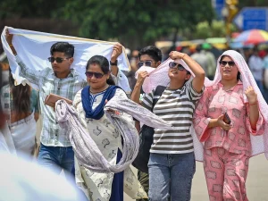 hot_day_at_Red_Fort__17826933266