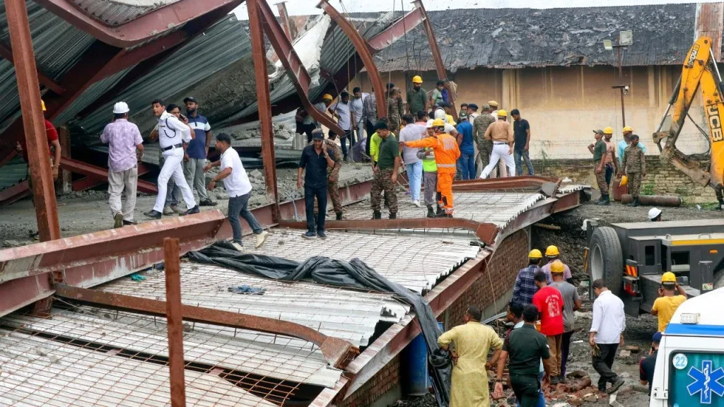 kolkata-taratala-warehouse-accident-toll-14_V_jpg--1280x720-4g