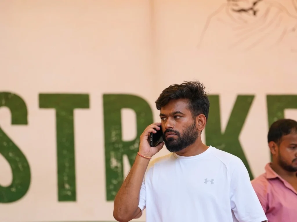 India-Cockroach-Party-1_17845175