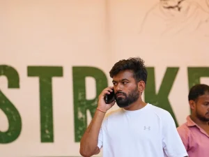 India-Cockroach-Party-1_17845175